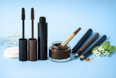 vegan organic and cruelty-free mascaras and eyeliners made with natural ingredients