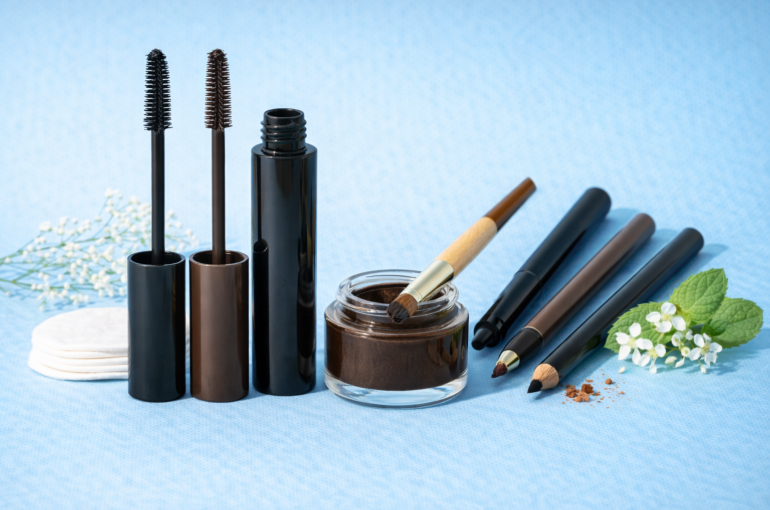 vegan organic and cruelty-free mascaras and eyeliners made with natural ingredients